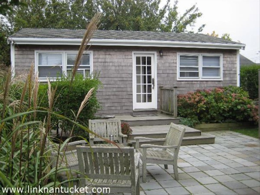 22 1/2 New Street Nantucket Image