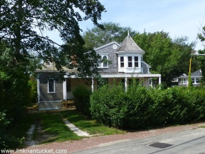 2 Brocks Court Town