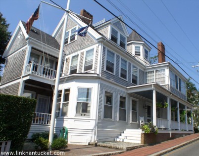 8 Cliff Road # A Town