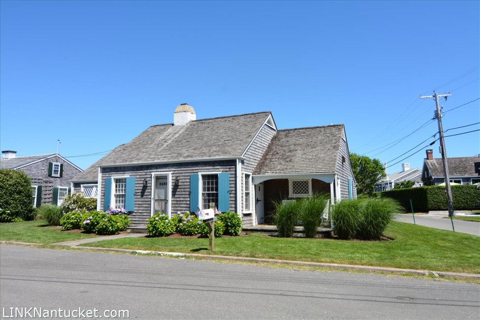 1 East Lincoln Avenue Nantucket Image