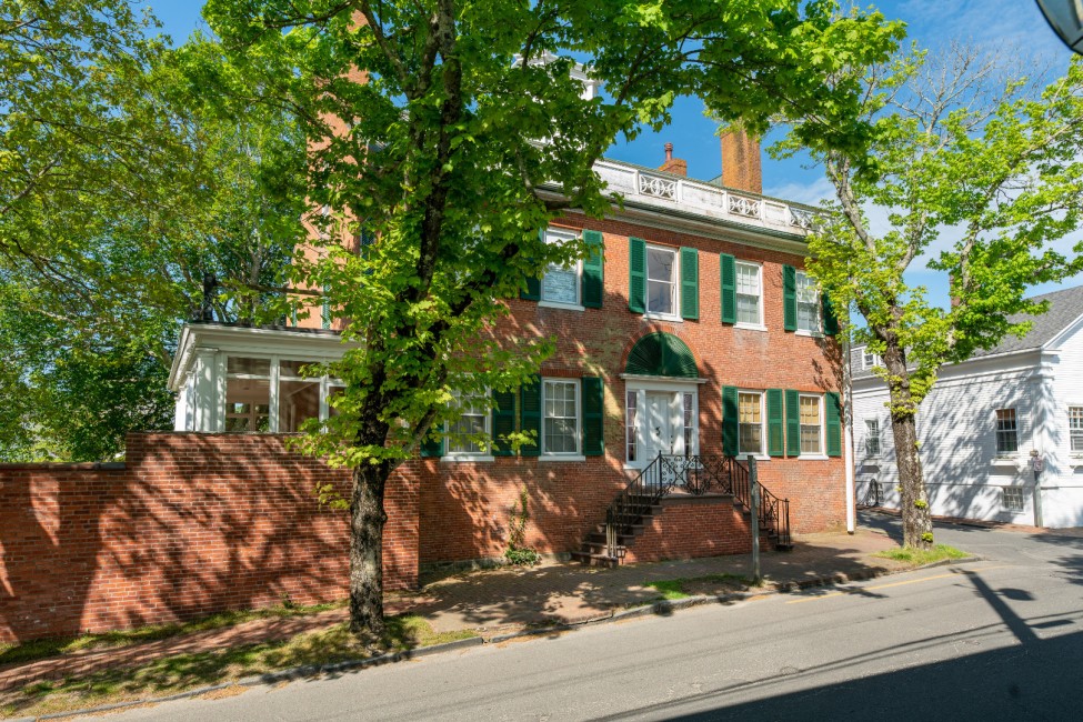 19 Pleasant, 2 Mill Street, 9 & 11 Candlehouse Ln. Nantucket Image