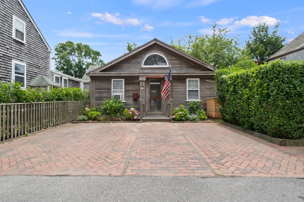 8B Lyon Street Nantucket Image