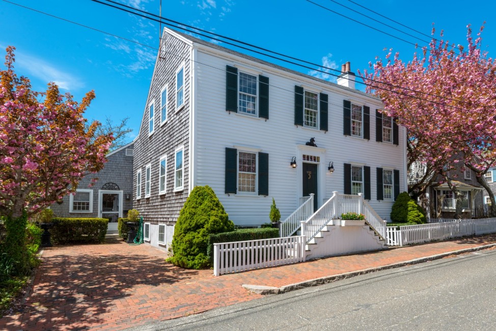 25C Pine Street Nantucket Image