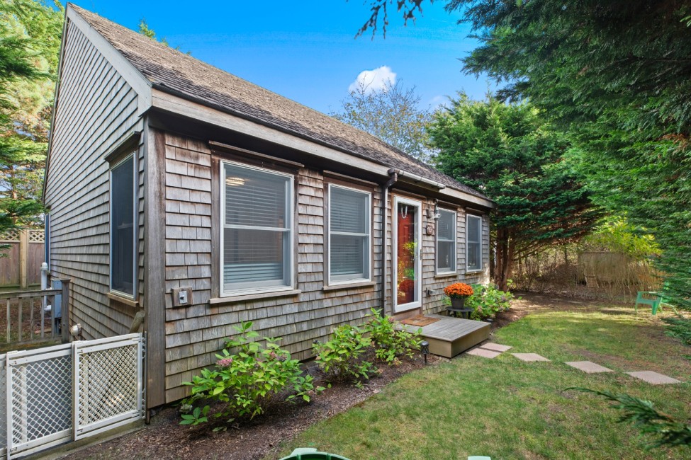 46.5 Essex Road Nantucket Image