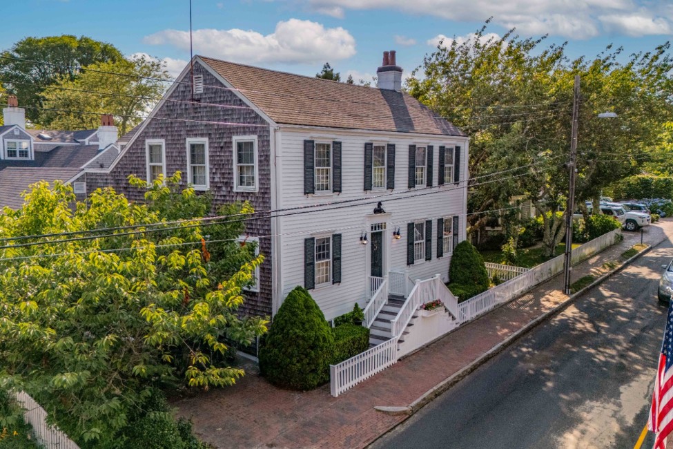 25C Pine Street Nantucket Image