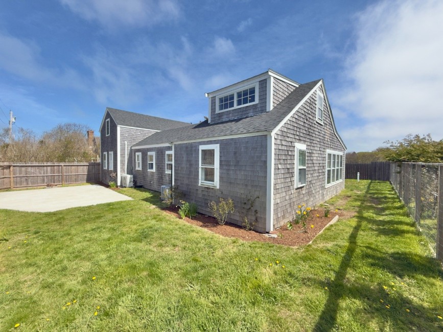 1 H Street Nantucket Image