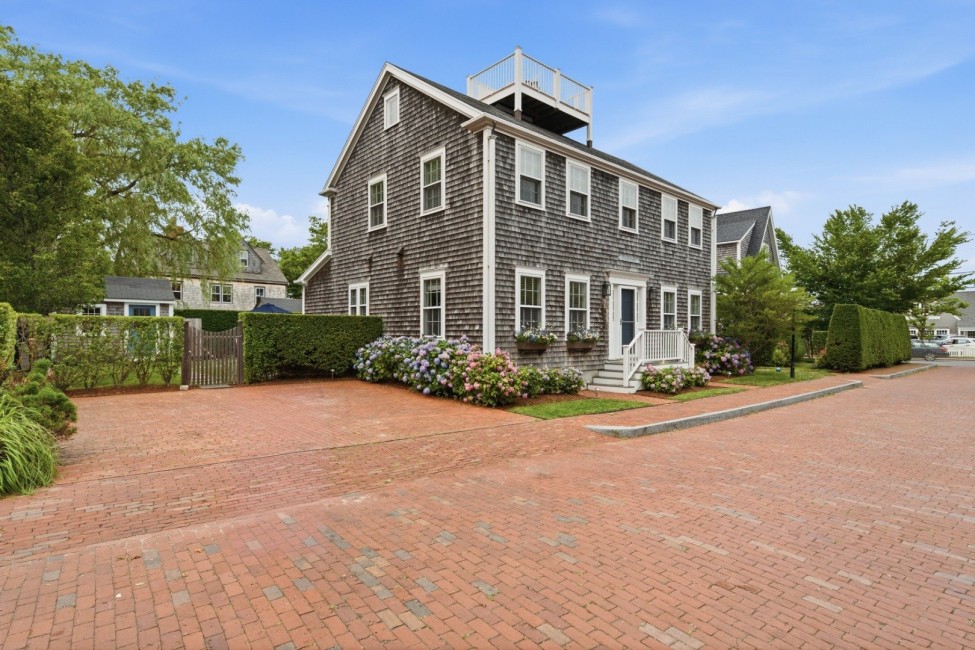 3 Dolphin Court Nantucket Image